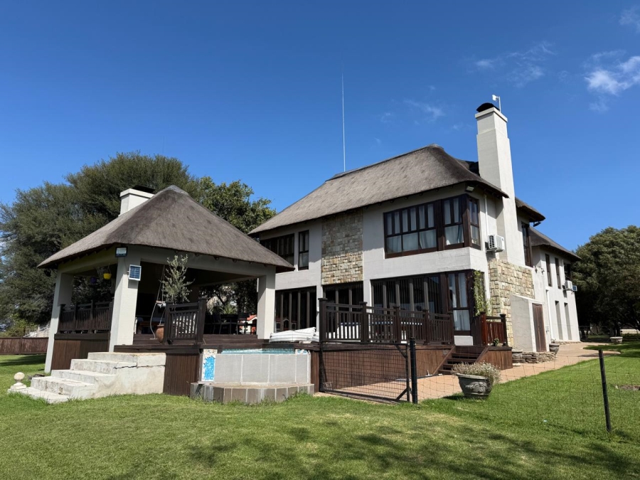5 Bedroom Property for Sale in Cloudy Creek Free State
